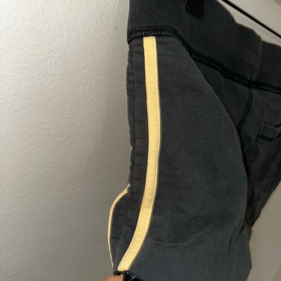 Vintage y2k Iowa Hawkeyes shorts sz m - Picture 2 of 3